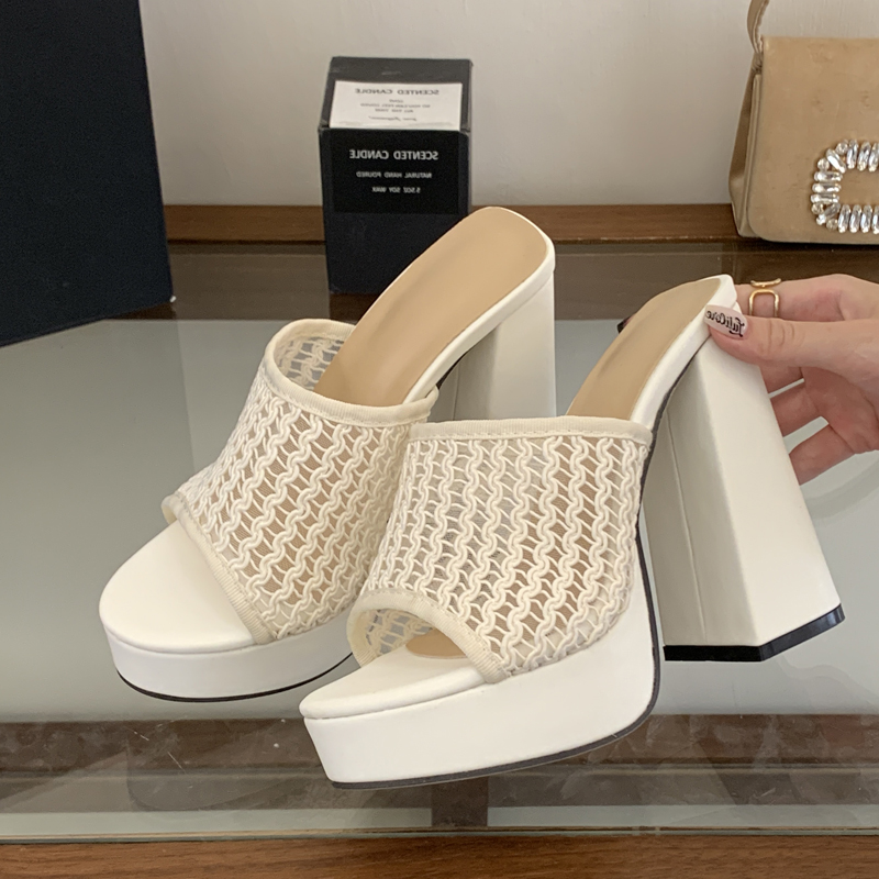 Street Fashion Outfit - Chinelo Feminino Eilyken com Design Moderno